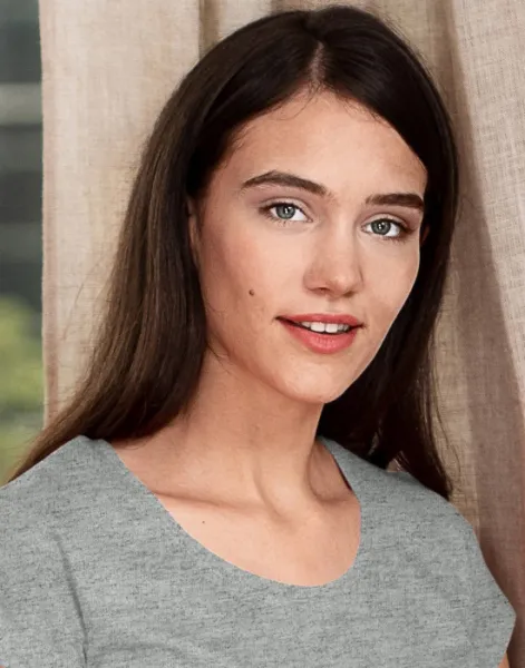 Naiste õhuke fit ümmarguse kaelusega T-särk - Sügavam ümar kaelus