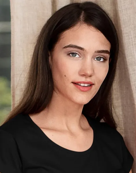 Naiste õhuke fit ümmarguse kaelusega T-särk - Sügavam ümar kaelus