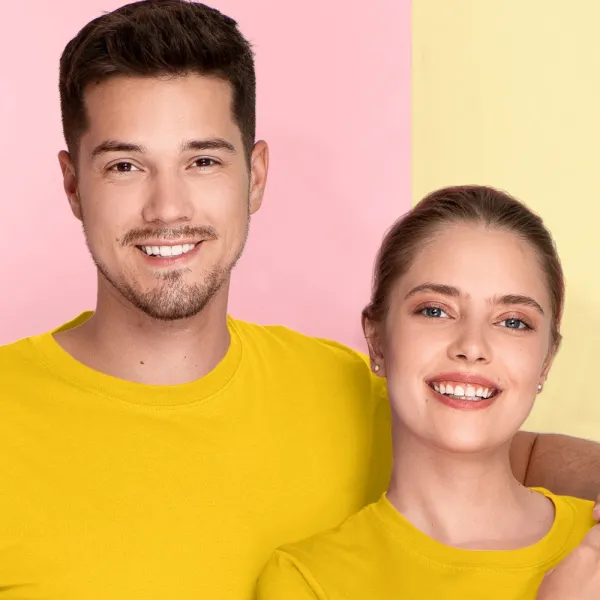 Kerge lühikeste varrukatega T-särk - Klassikaline ümar kaelus