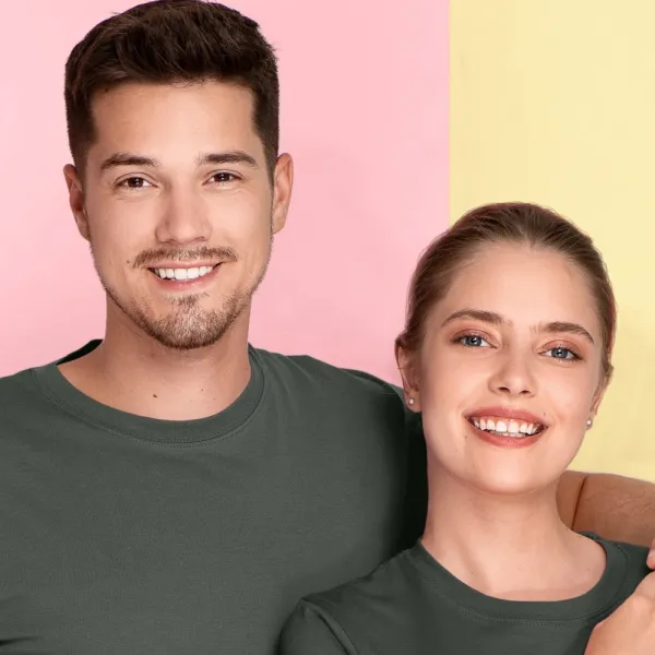 Kerge lühikeste varrukatega T-särk - Klassikaline ümar kaelus