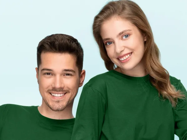 Kerge pikkade varrukatega T-särk - Klassikaline ümar kaelus